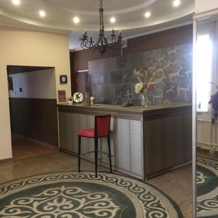 Altyn Adam Hotel 巴甫洛达尔 外观 照片
