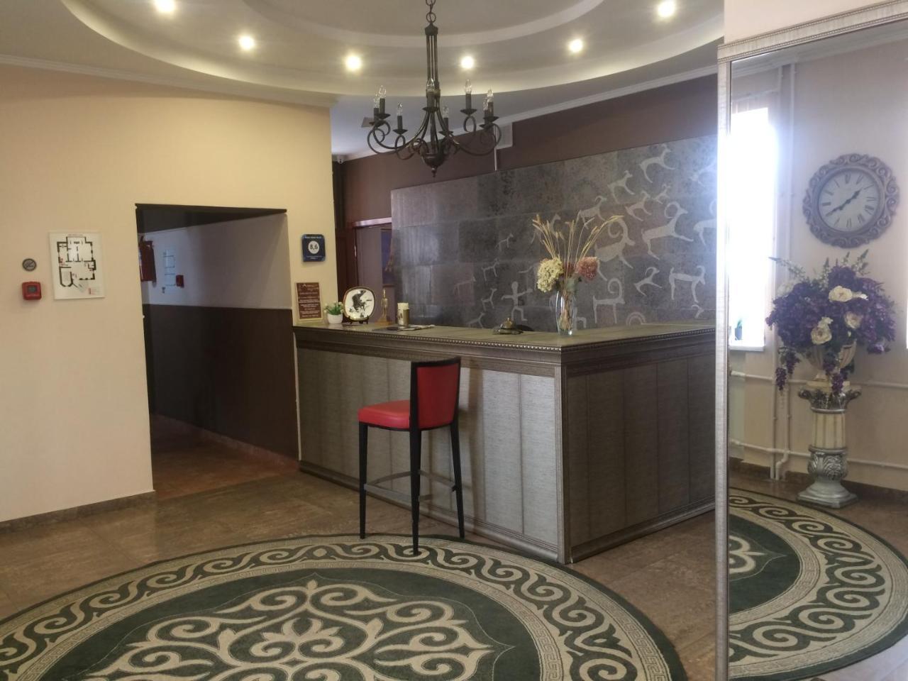 Altyn Adam Hotel 巴甫洛达尔 外观 照片